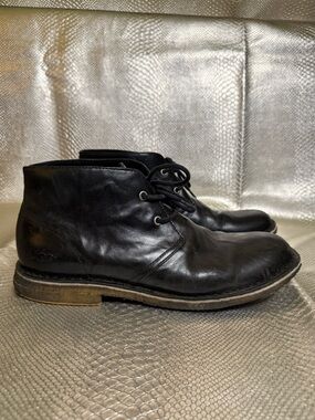 UGG - men’s boot. Polished black leather.  Size 9